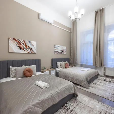 Spacious Vintage For 12ppl