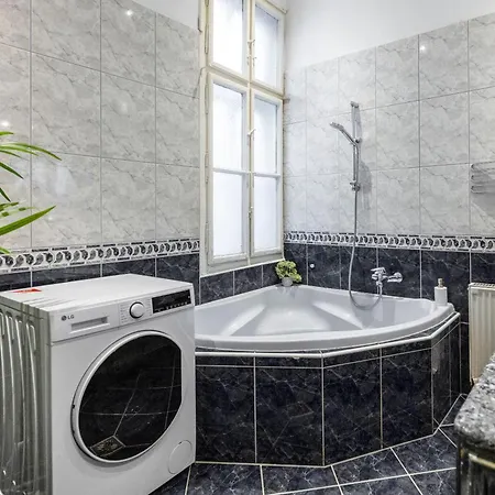 Spacious Vintage For 12ppl * Budapest