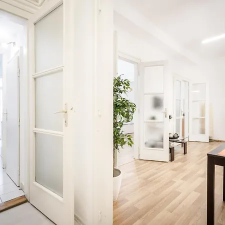Whitefield Budapest