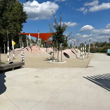 דירה Kiraly Csaladi Apartman- Royal Family #freegarage