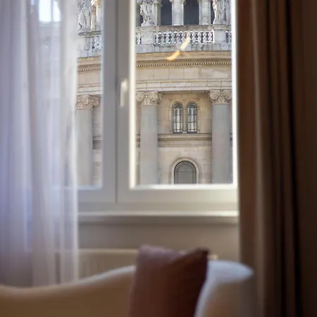Luxurious W/ A Stunning View To The Basilica