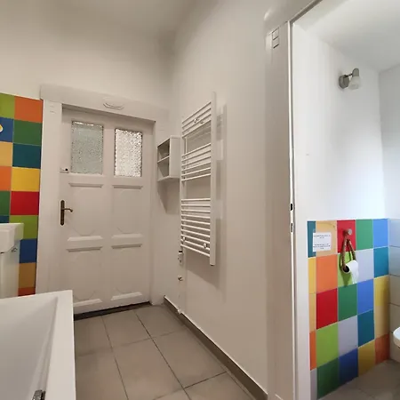 Charmhub Budapest: Your Stylish Sanctuary In The Heart Of The Vendégház