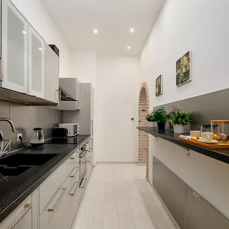 Apartment Cosy Home-apartment In Liszt Ferenc *