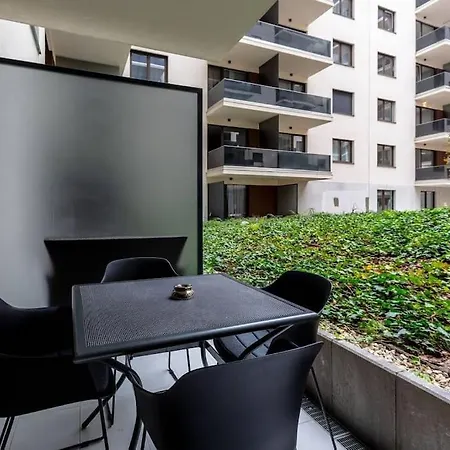 Garden Oasis Retreat On Corvin Promenade - 012 Apartment *