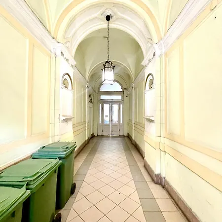 Apartment Amazing Swedish 3 In The Center Budapest