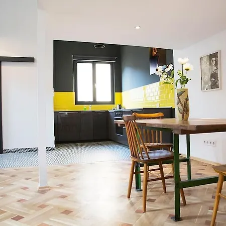 Apartment Atelier 7 / Stylish, Bright, Quiet Budapest