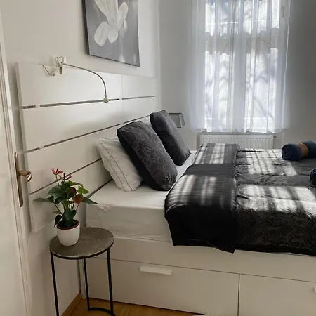 Apartment Superb With Ac 40 Sqm Terrace In The Greens Of Buda Centre