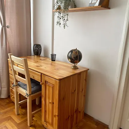 Bright & Spacious Riverside With Balcony Apartment *