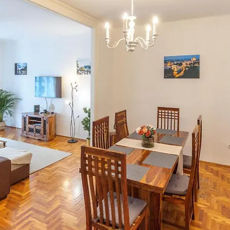 Apartment Bright & Spacious Riverside With Balcony