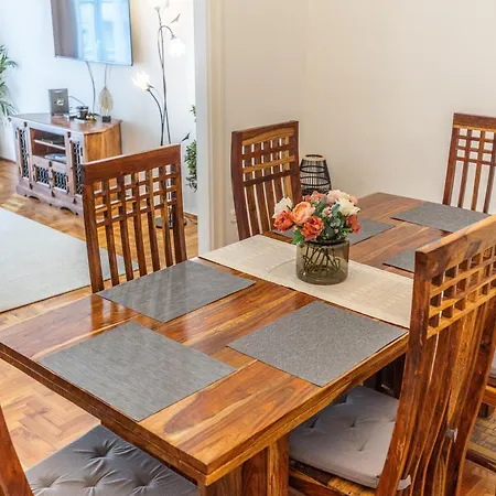 Apartment Bright & Spacious Riverside With Balcony *