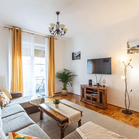 Bright & Spacious Riverside With Balcony Apartment