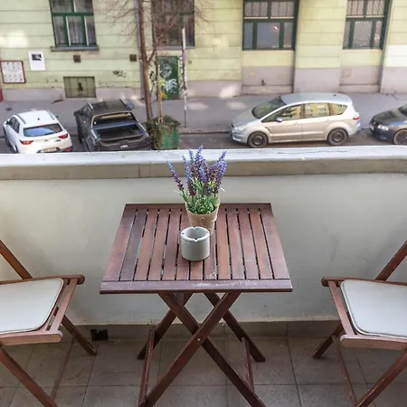 Bright & Spacious Riverside With Balcony Apartment Budapest