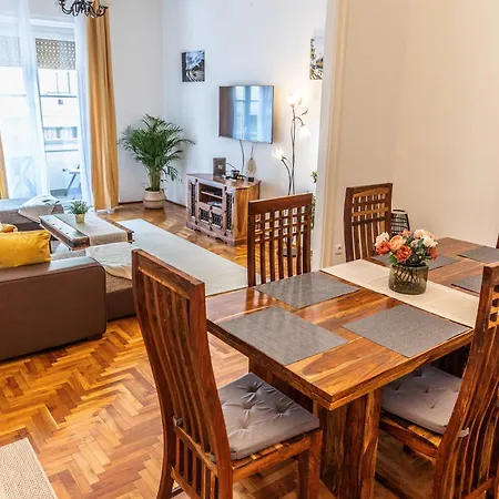 Apartment Bright & Spacious Riverside With Balcony Budapest