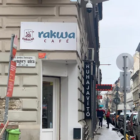 Small Cosy Near The Famous Westend Center