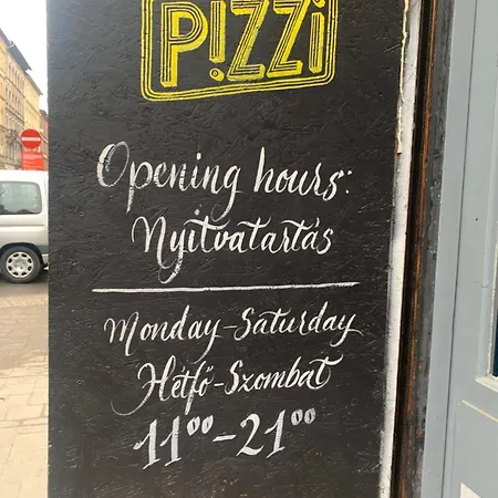 Small Cosy Near The Famous Westend Center Apartment Budapest
