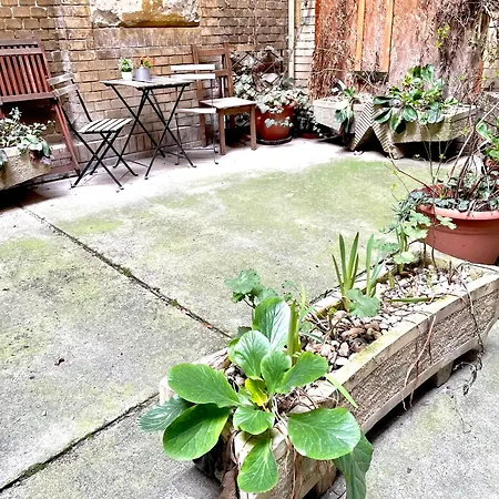 Small Cosy Near The Famous Westend Center * Budapest