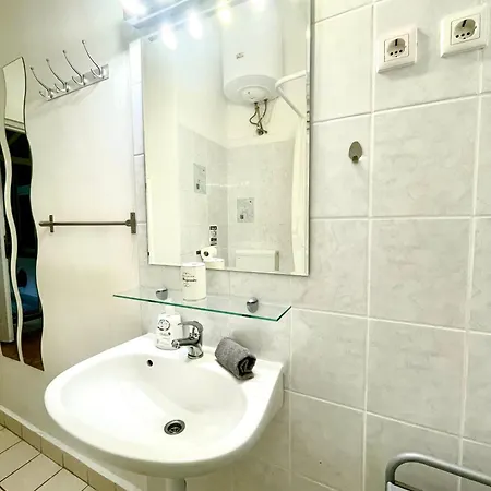Apartment Small Cosy Near The Famous Westend Center