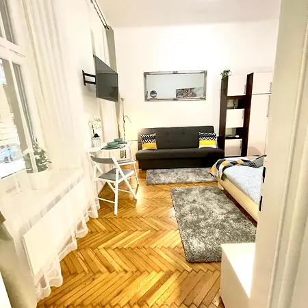 Small Cosy Near The Famous Westend Center Apartment *