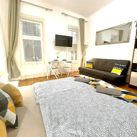 Small Cosy Near The Famous Westend Center * Budapest