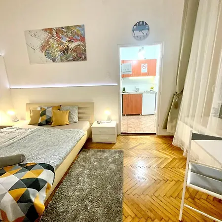 Small Cosy Near The Famous Westend Center Appartamento