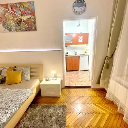 Small Cosy Near The Famous Westend Center *