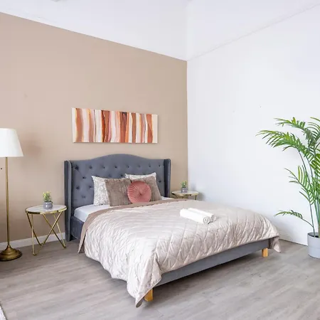 Spacious Vintage For 12ppl Budapest