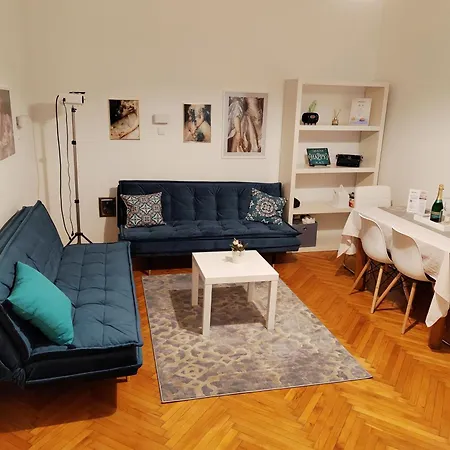 Apartment Hi!5 Spacious Palotanegyed *