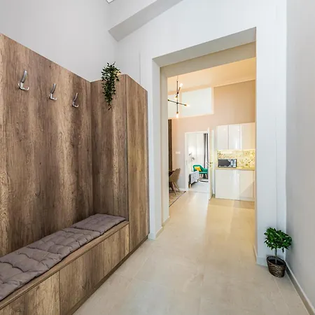 Apartment 2bdr+2a/c+for Long Term Too+large Flat+quiet+soho! Budapest