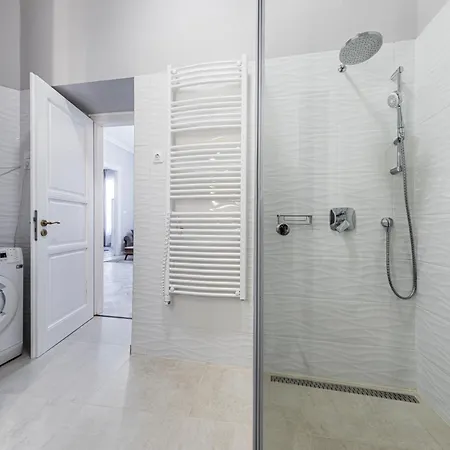 Apartment 2bdr+2a/c+for Long Term Too+large Flat+quiet+soho!