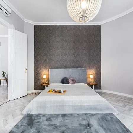 Apartment 2bdr+2a/c+for Long Term Too+large Flat+quiet+soho! *