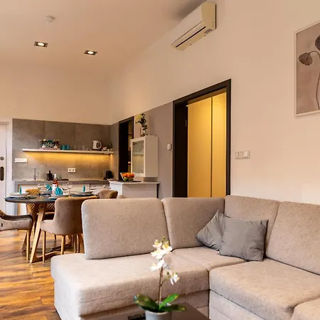 Andrassy Heritage Deluxe Budapest
