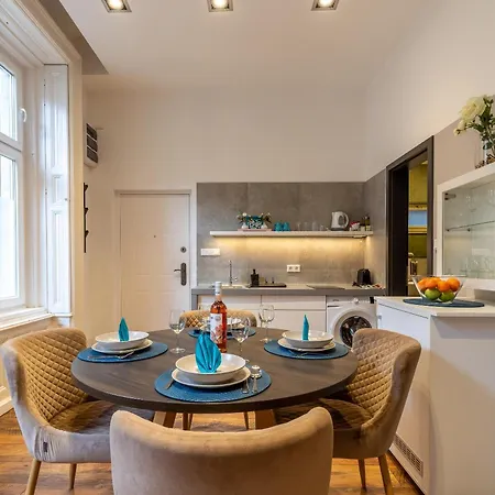 Andrassy Heritage Deluxe *