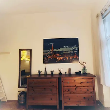 Gallery Flat In Party District Apartment