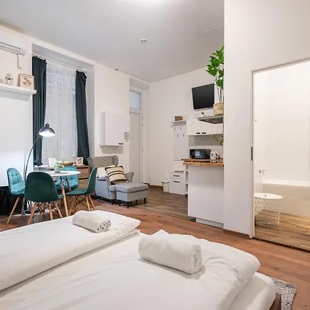 Apartment D68 - Downtown Cozy - Location By Bqa