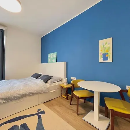 Stray Birds Fashion With 2ppl/wifi/ac Apartment