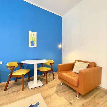 Stray Birds Fashion With 2ppl/wifi/ac Apartment *