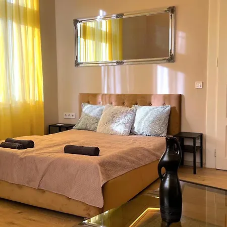 B112 By Small Appartement *