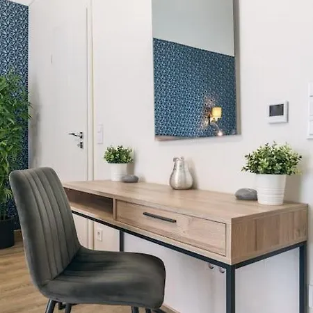 Castle Charm Apartment/ Ac *