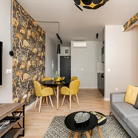Apartment Luxury Tropical At *