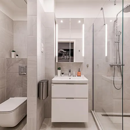Apartment Luxury Tropical At *