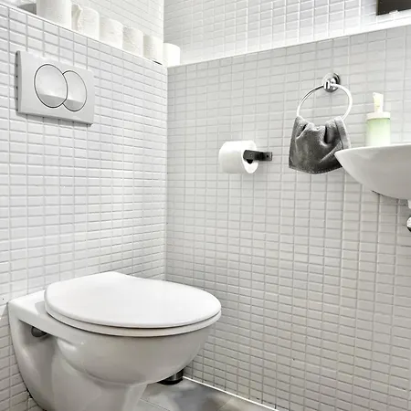 Premium By Hi5- Cp With Free Parking Budapest