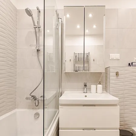 Apartment Luxury Tropical At *