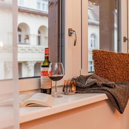 Luxury Tropical At Budapest