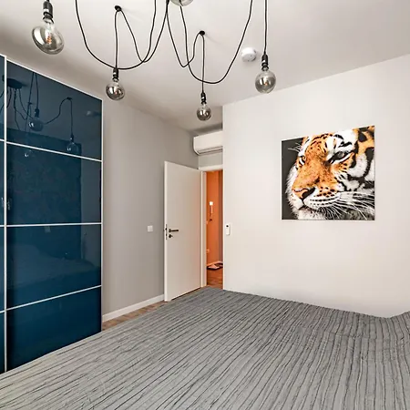 Luxury Tropical At Apartment
