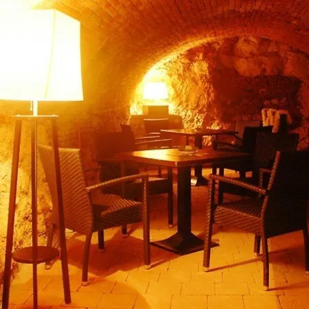 Hotel Buda Castle 4*