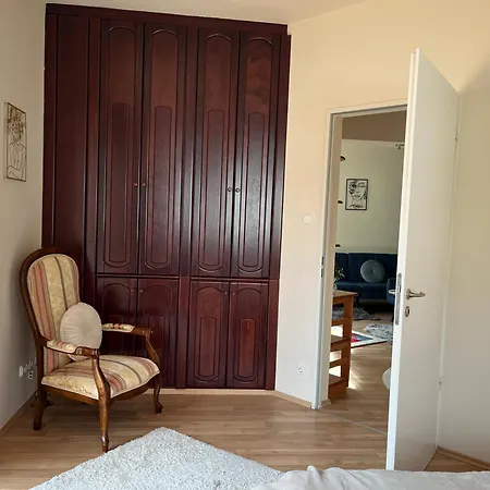 Kiraly Csaladi Apartman- Royal Family #freegarage *