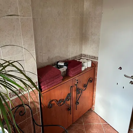 Apartment Kiraly Csaladi Apartman- Royal Family #freegarage