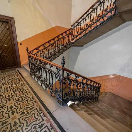 Apartment Downtown Delight - Erzsebet Blvd - 13 Ppl *