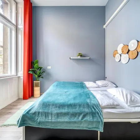 Downtown Delight - Erzsebet Blvd - 13 Ppl Apartament