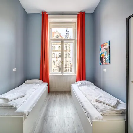 Downtown Delight - Erzsebet Blvd - 13 Ppl Apartment